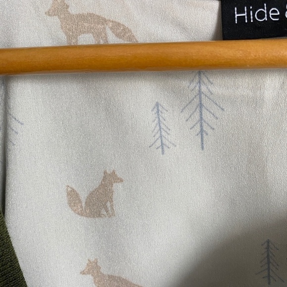 Hide & Seek Women's Faux Layered Olive Green Top Size S/M Fox Print Preppy - Picture 3 of 12